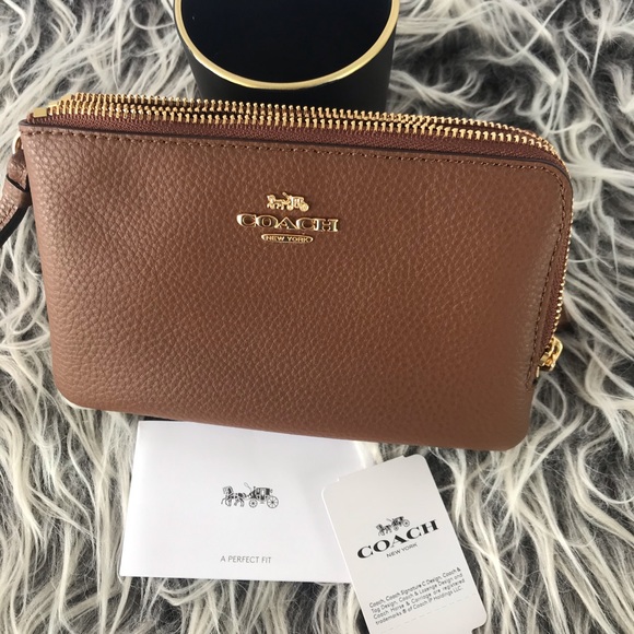 NWT Coach Double Corner Zip Wrislet - Picture 2 of 12